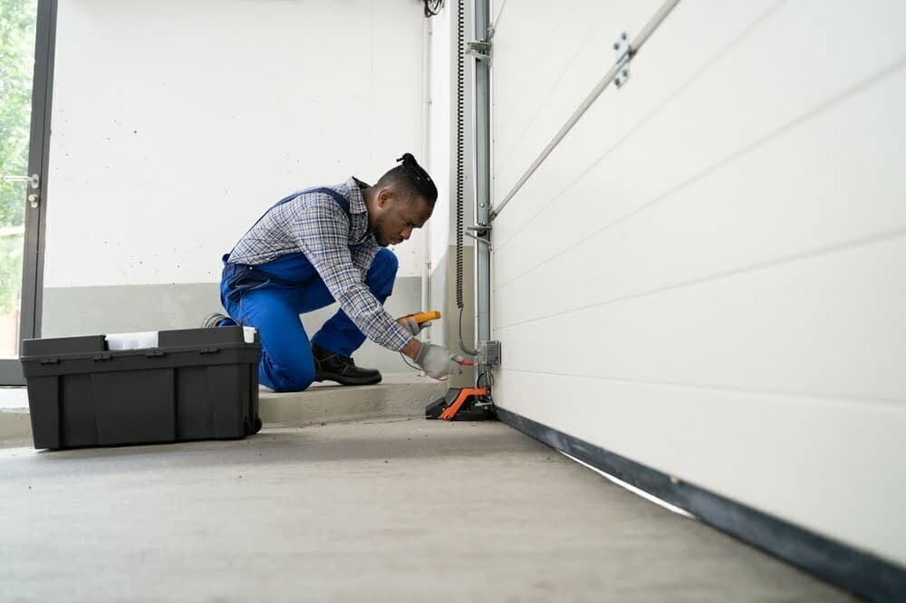 4 Advantages of Professional Garage Door Repair